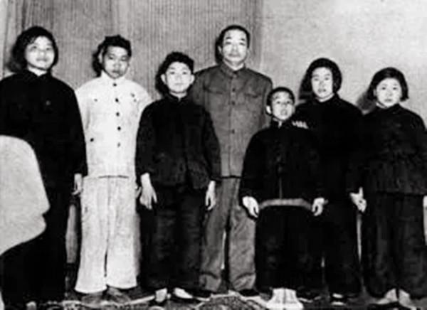 黃公略將軍唯一的骨血,並由彭德懷撫養長大的黃歲新,後來怎樣了 黃公略將軍唯一的骨血,並由彭德懷撫養長大的黃歲新,後來怎樣了