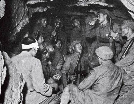 抗美援朝勝利在即，主席力排眾議，急調二十四萬大軍奔赴前線