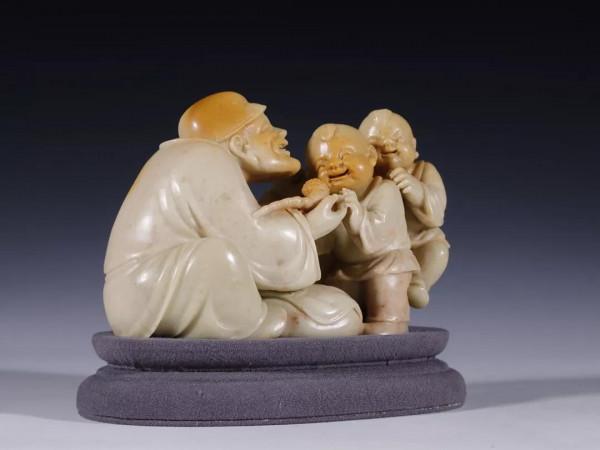 舊藏「壽山石 童子老者 擺件」規格：不帶底高8.5寬12.8厚5.5cm