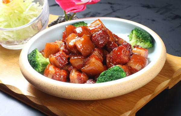 過年前下館子吃飯，這8道菜最好不要點，內行人：都是半成品菜