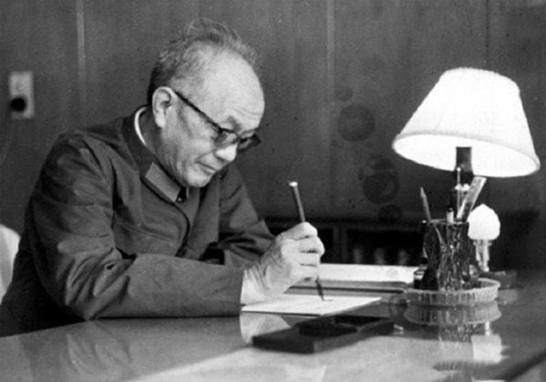 1949年，農村小夥到省委大院找叔叔，報出名字，省委書記親自接見