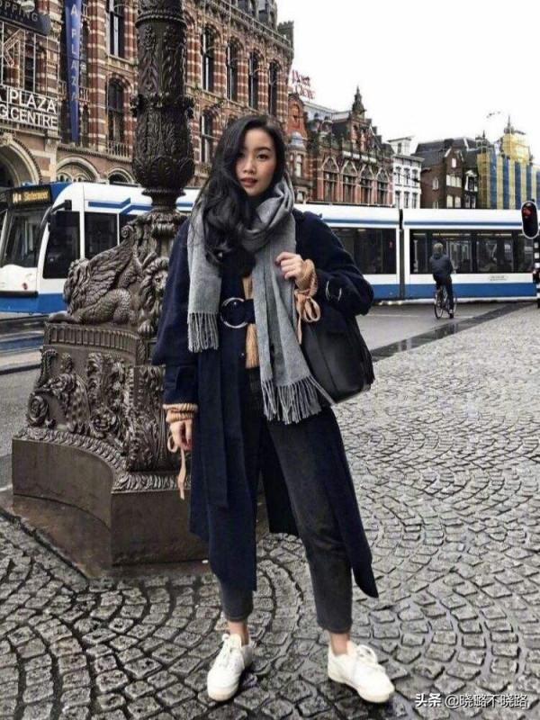 真正高階的女人，不管穿大衣、風衣，都不會配打底褲，拉低氣質