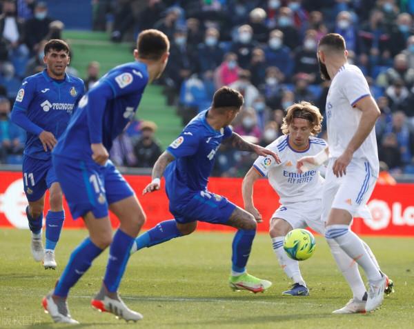 西甲-米利唐失誤送禮 魔笛中框安帥染黃 皇馬0-1赫塔費 11輪不敗終結