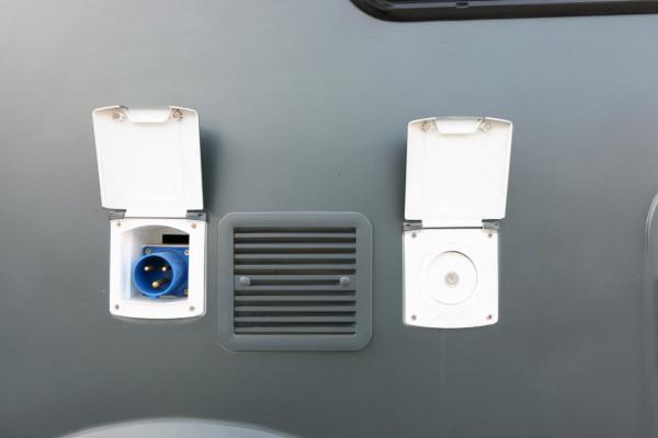 野性十足的外觀，小空間裡四張床，愛旅途睿途A8房車