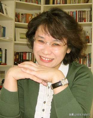 張海迪:5歲時高位截癱,卻自學成才,官至正部級,被稱當代保爾 張海迪:5歲時高位截癱,卻自學成才,官至正部級,被稱當代保爾