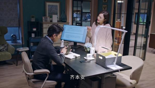 《突圍》靳東秦嵐夫妻倆的家，普普通通的，跟老幹部人設完全不符