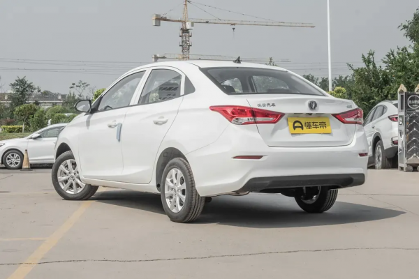 悅翔手動舒適型，售價5&period;19萬元，設計獨特，油耗僅5&period;4L