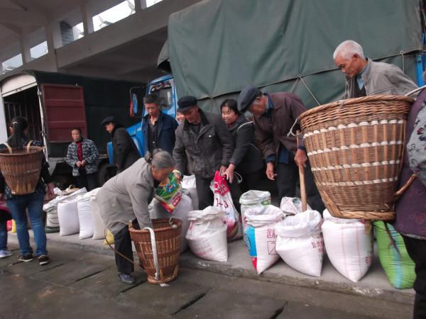 湖南寒門才女寫《賣米》感動中國,病逝後北大追悼,安葬在八寶山 湖南寒門才女寫《賣米》感動中國,病逝後北大追悼,安葬在八寶山