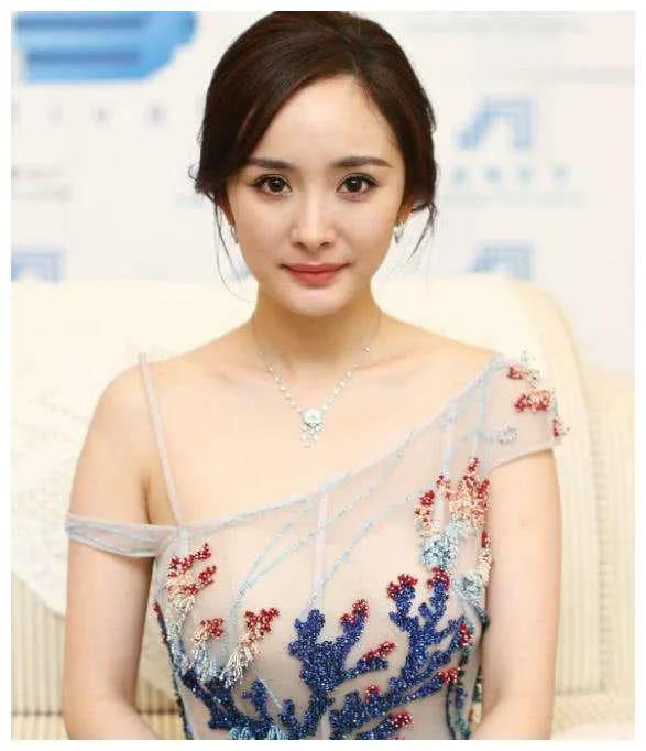 楊冪：優雅迷人，仙氣飄飄