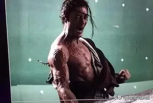 為一個鏡頭健身11個月,余文樂曬巔峰肌肉照,胸肌很強壯 為一個鏡頭健身11個月,余文樂曬巔峰肌肉照,胸肌很強壯