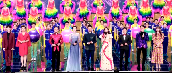 元宵晚會最驚豔女星：萬茜金絲絨，金晨粉嫩，林允穿著剪紙出來了