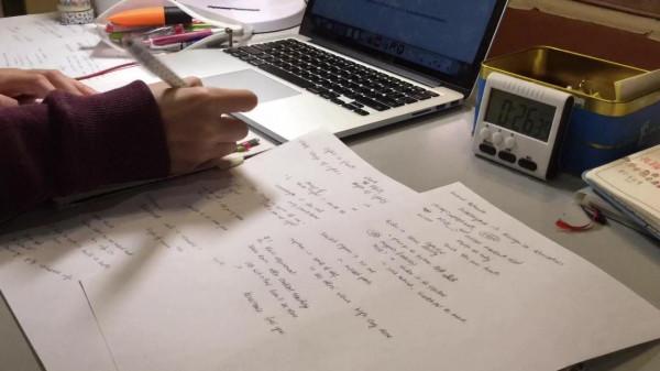 新疆公務員備考:面試時對考生舉止的要求 新疆公務員備考:面試時對考生舉止的要求