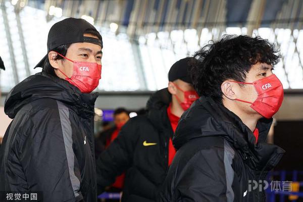 記者：李霄鵬在賽前動員會上 用“對得起”3個字來鼓舞國足將士