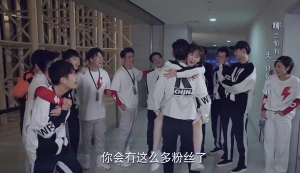 “考拉抱”別硬加,楊紫李現一抱甜到齁,他們一抱尬到你發慌 “考拉抱”別硬加,楊紫李現一抱甜到齁,他們一抱尬到你發慌