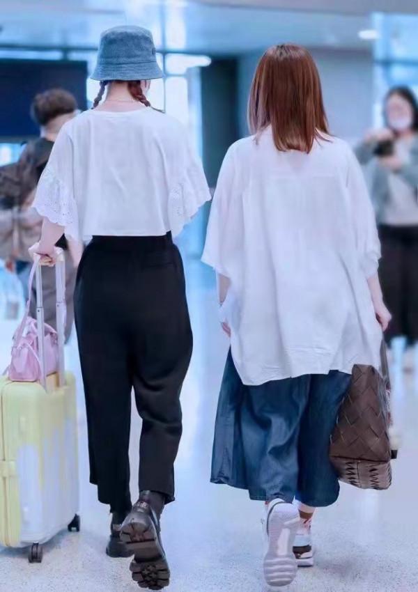 阿嬌阿Sa最新路透曝光,不僅命運不同,這體型也差好多啊 阿嬌阿Sa最新路透曝光,不僅命運不同,這體型也差好多啊