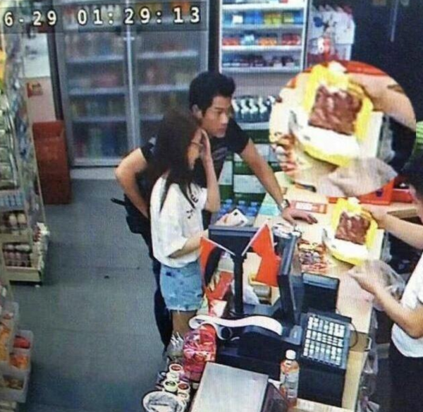 郭富城的摳門、劉強東的雞賊，再看張雨綺小男友，撈女比不過撈男