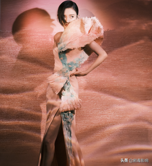 時尚先生紅毯：龔俊楊芸晴像穿“情侶裝”，丁真讓人羨慕不已