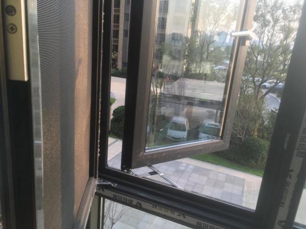 封窗戶怎麼選？移窗還是開窗❓