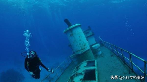 海底求生！一男子被困在海底沉船中，靠一瓶可樂苦撐三天後獲救