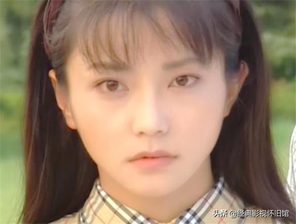 情深深雨濛濛：方瑜盛世美顏集錦，身上的格子衫引領了當下潮流