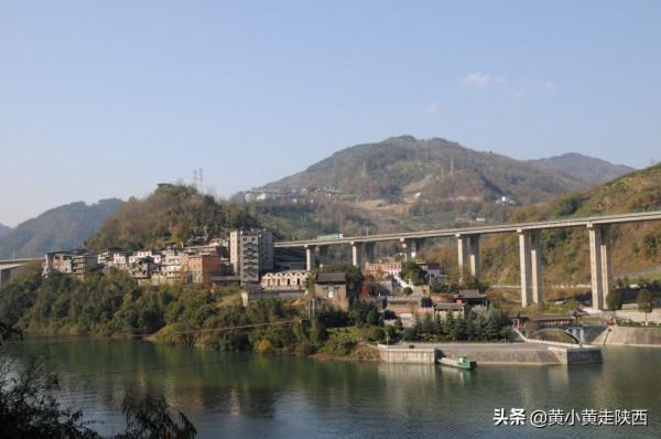 陝南太不容易了！一個山窩窩裡的小鎮，沒想到是縣城副中心，失敬