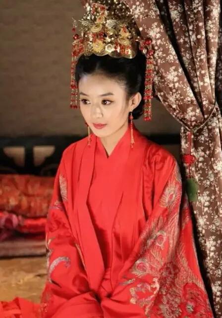 中國古代結婚的鳳冠霞帔，唯美高雅，看女明星們穿上有多驚豔