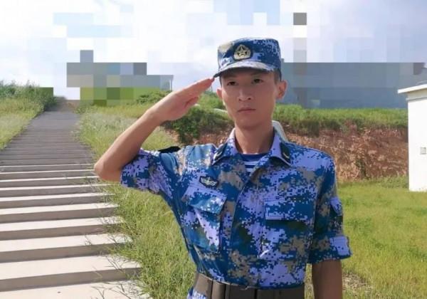出生軍人家庭，湖北娃服役海軍，拿下新訓第一名，退役後考研名校