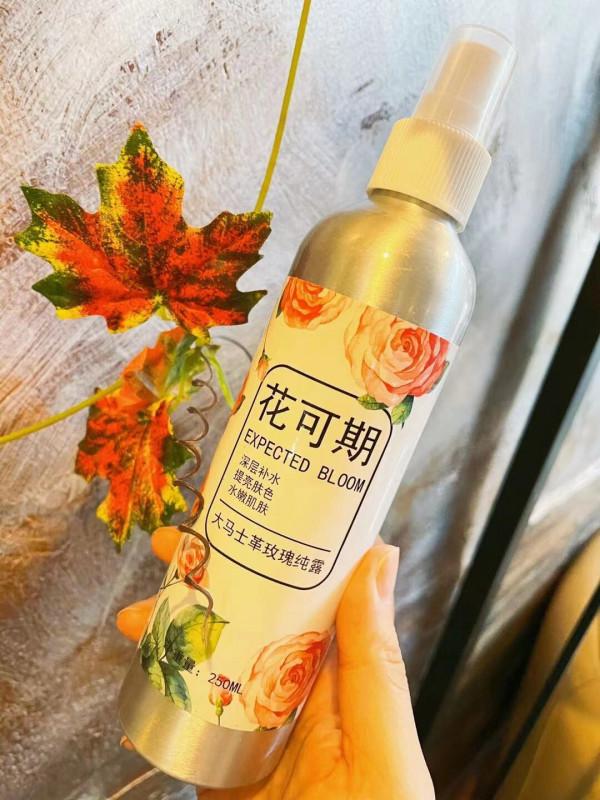 爽膚水能給予肌膚滋潤，幫助後續保養品的吸收