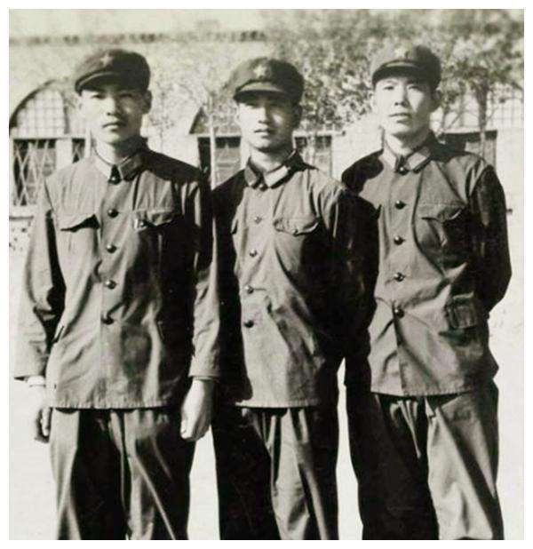 軍區首長視察遼寧時，竟發現糧倉警衛是“犧牲”的戰友，他是誰