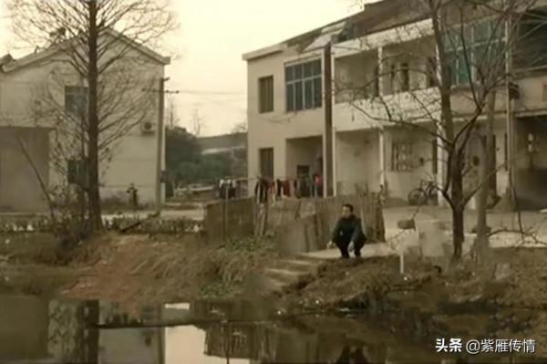 兒子找到失蹤9年的父親，揭開了母親隱瞞的真相，卻打破了團圓夢