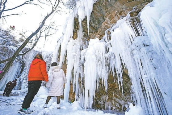 荒山變冰瀑帶熱鄉村冬季遊 荒山變冰瀑帶熱鄉村冬季遊