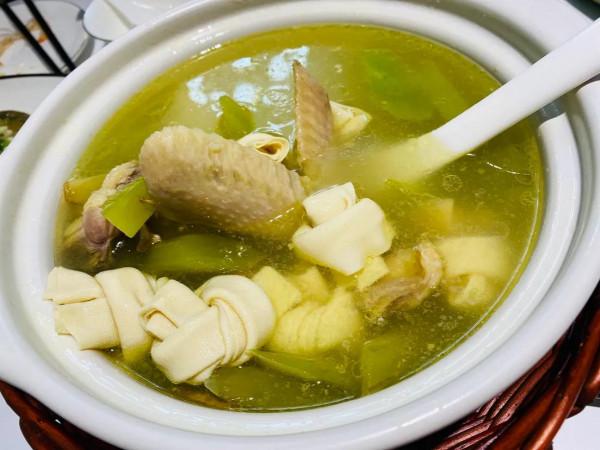 東山小憩，拾隅為家