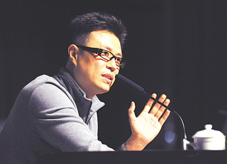 央視主持人白燕升：對殘疾妻子不離不棄，50歲才生二胎