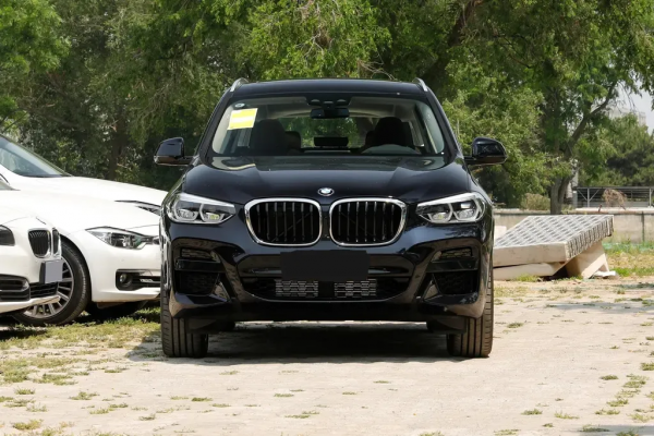 中型SUV寶馬X3，標配8AT+防爆輪胎，典型的豪華車