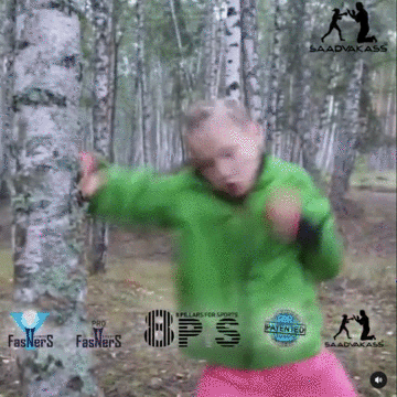 一拳能打斷樹甚至打凹鐵門，這個13歲女孩太可怕