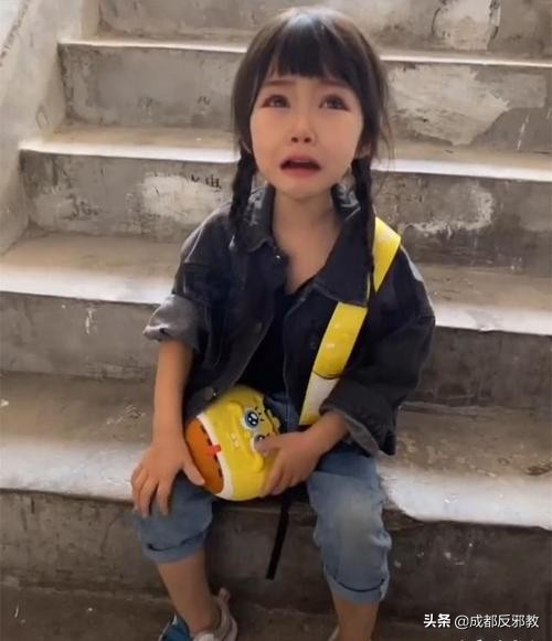 藍妮妮：患罕見基因病，有稀世容顏卻無自理能力，被譽為“失聲天使”