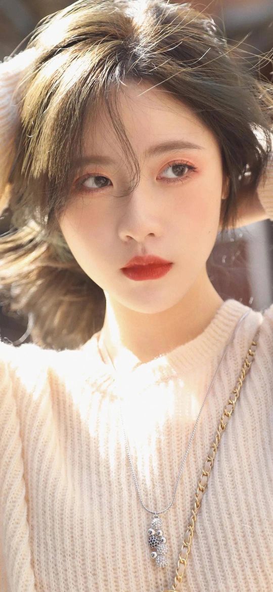 跳進魚塘解救28歲離異女子，獲得她的好感，最終步入婚姻殿堂