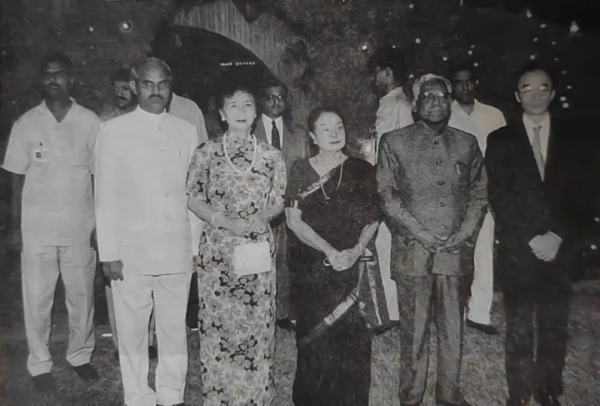 離任前的緊張一幕 離任前的緊張一幕