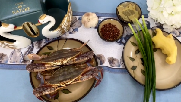 趁著梭子蟹還肥，趕緊吃個痛快！鹽焗梭子蟹，吃起來