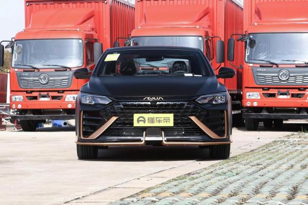 奕炫MAX暗夜版：軸距2770mm，搭載1&period;5T&plus;E-CVT，配雙獨立懸掛