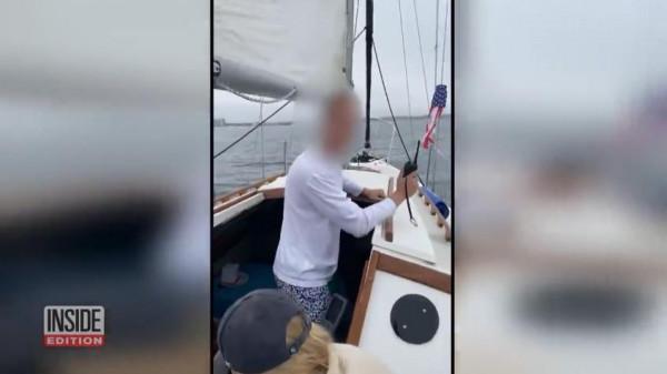 美國教授出海遊玩偶遇一群海豚，竟救回一個漂流了12小時的女子