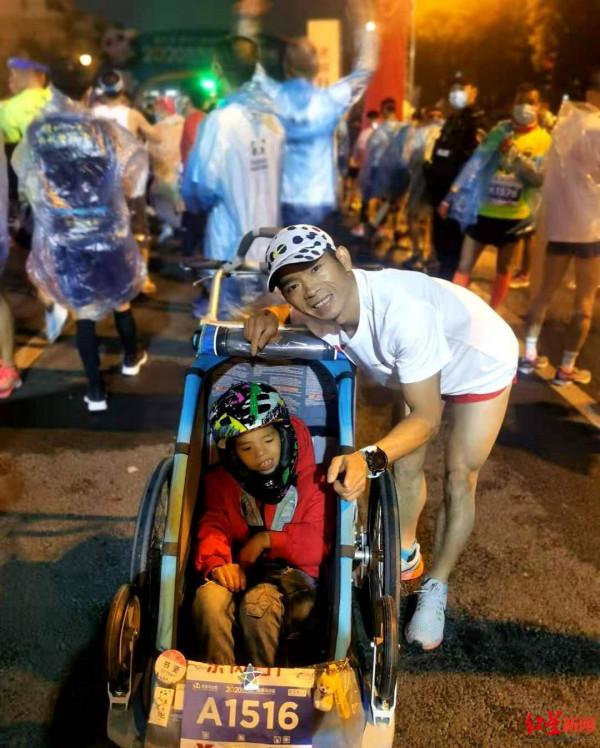 美“迪克爸爸”去世，中國“迪克父子”還要跑下去：爭取今年再赴成馬