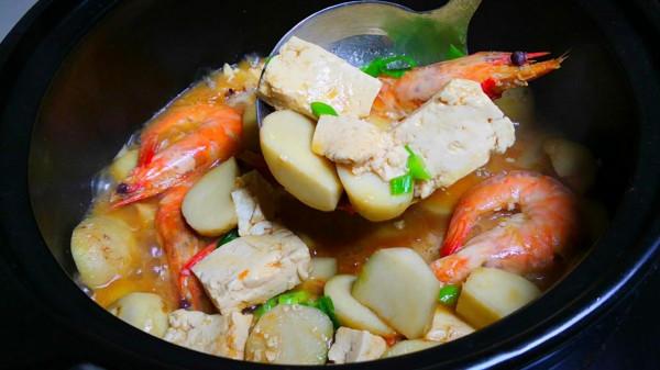 入秋了，多吃這道燉菜，少油少鹽營養高，熱熱乎乎一大鍋，太香了