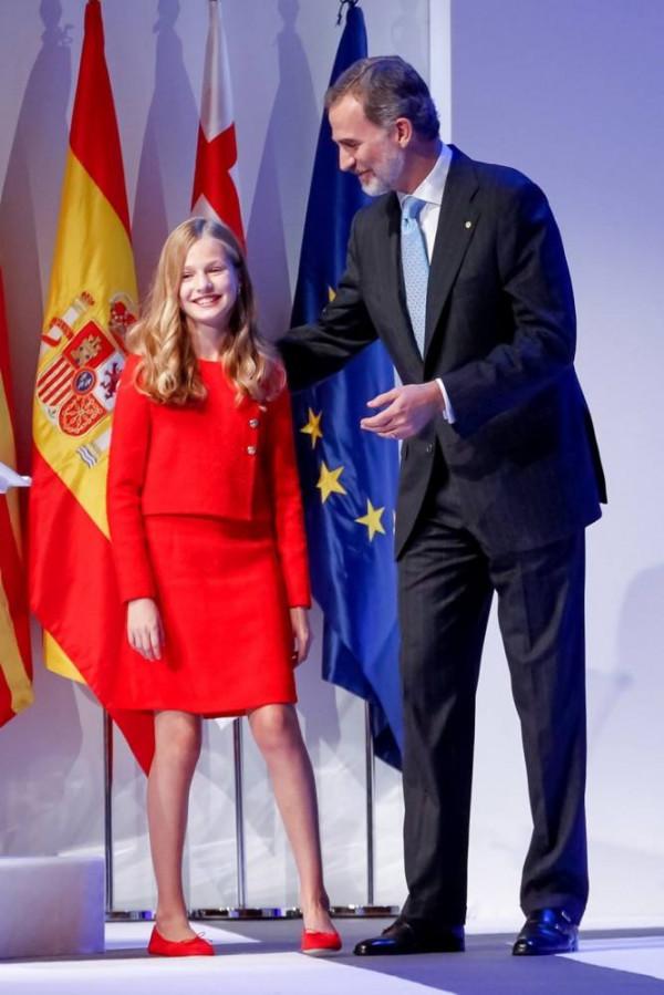 被愛包圍的孩子有多自信，看看萊昂諾爾公主就知道了，光芒四射