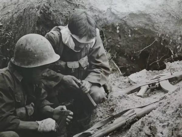 對越反擊戰中,一級傷殘英雄吳華,在老山前線永遠失去了雙腿 對越反擊戰中,一級傷殘英雄吳華,在老山前線永遠失去了雙腿