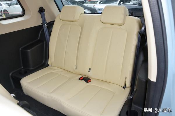 滿電跑410公里，快充大四座設計，便宜豪華代步車，華晨新日i03A