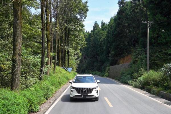 試駕傳祺GS4 PLUS:調校功力比較足 同級2.0T有優勢 試駕傳祺GS4 PLUS:調校功力比較足 同級2.0T有優勢