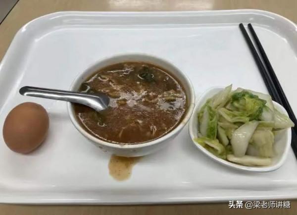 早餐怎麼吃？梁老師在食堂採訪幾個路人，大家看看哪種最健康