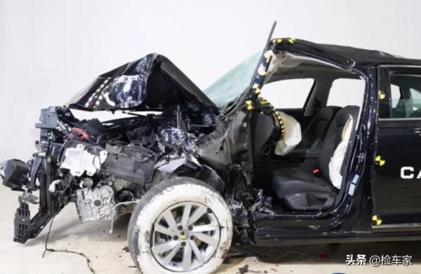 13萬的大眾帕薩特不香嗎？為何多花4萬買輛3萬公里的二手邁騰