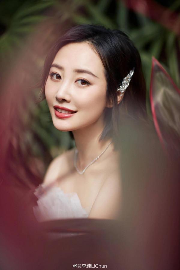 美中帶著冷意，冷美人李純